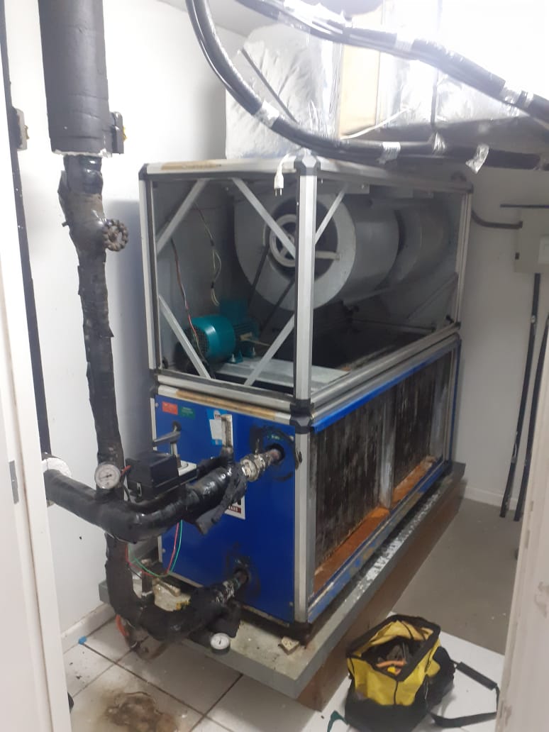 Manutenção de chiller / sistema de climatização industrial